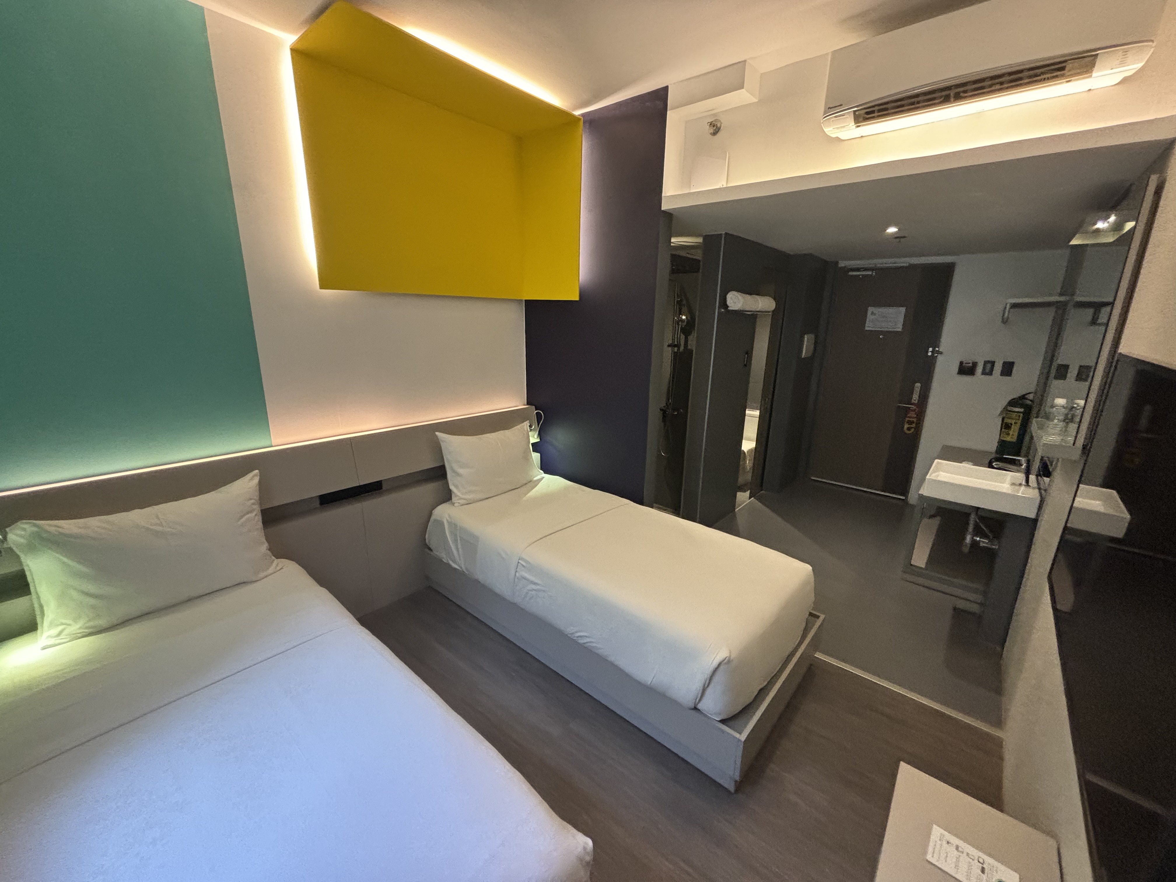 YELLO Double Room 2